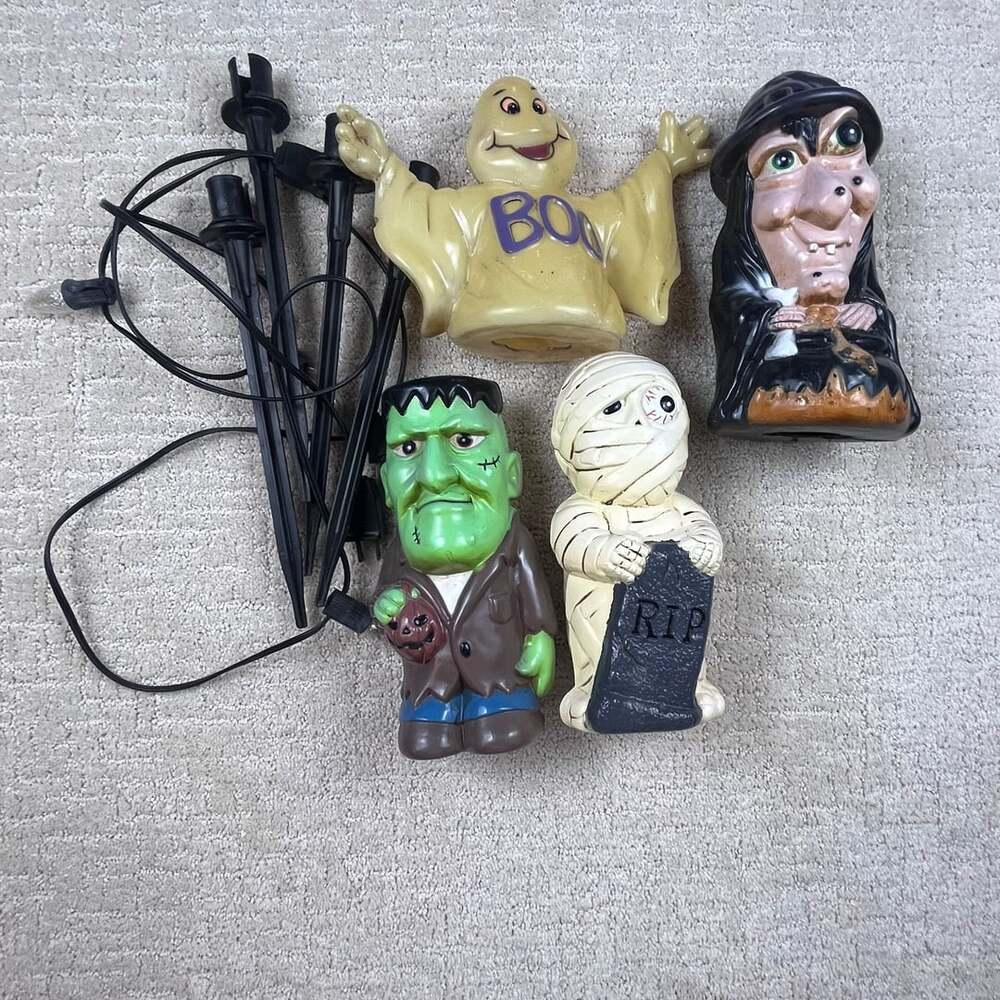 Vintage Halloween Dynagood Blow Mold Light Set 4 w/lights and stakes